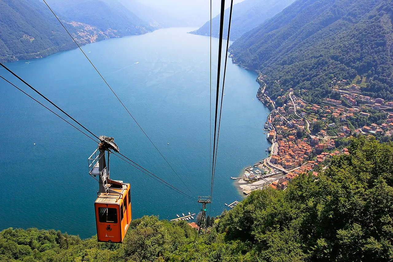 Cable car over Lake Como